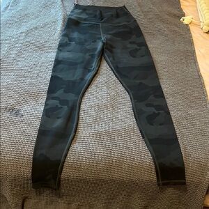 ALO Yoga Dark Camouflage Leggings